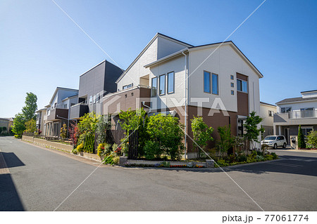 戸建の並ぶ新興住宅街 77061774