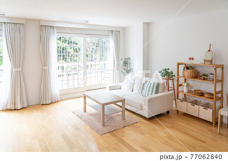 無人の家　リビングルーム 77062840