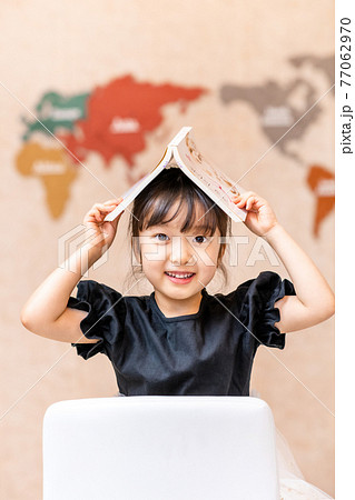 子供 少女 本 77062970