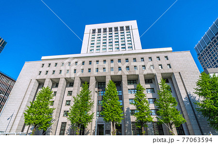 日本の東京都市景観　日比谷通りのオフィスビルなどを望む 77063594
