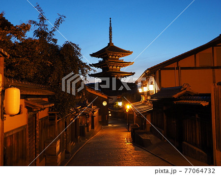 京都 マジックアワーの八坂の塔 京都 マジックアワーの八坂の塔 77064732