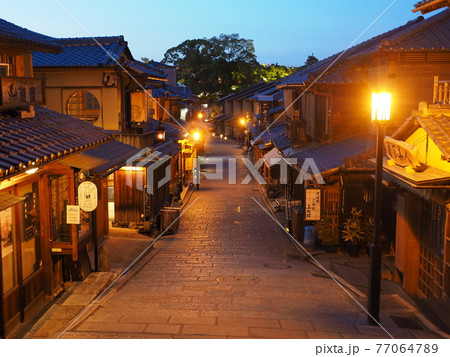 京都　マジックアワーの二年坂二年坂 77064789