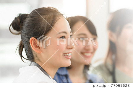 女性ポートレート 女性ポートレート 77065628