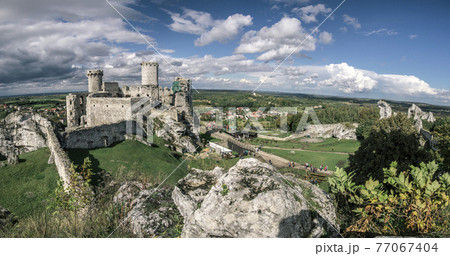 Ogrodzieniec castle in Poland Ogrodzieniec castle in Poland 77067404