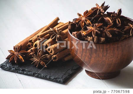 star anise, cloves and cinnamon sticks star anise, cloves and cinnamon sticks 77067598