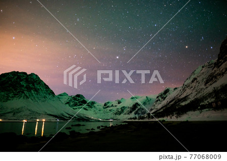 これから始まるオーロラショー 77068009