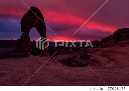 American landscape of an Arch rock formation. American landscape of an Arch rock formation. 77068125