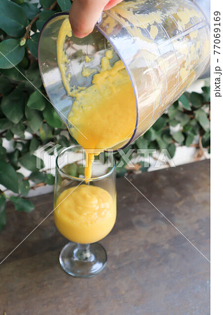 mango smoothie or mango yogurt smoothie ,pouring mango yogurt smoothie 77069169