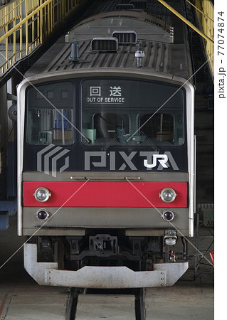 大宮総合車両センターにて検査を受ける205系電車の写真素材