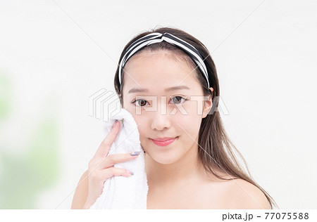 洗顔　女性 77075588