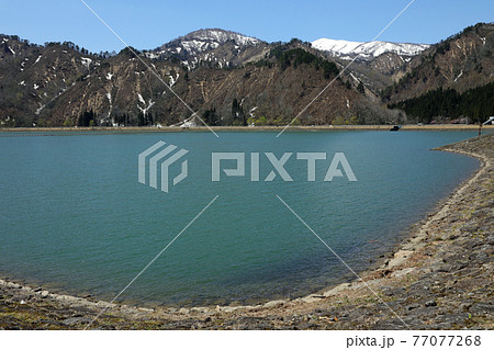 春の只見湖と浅草岳遠望-湖畔から 福島県只見町 春の只見湖と浅草岳遠望-湖畔から 福島県只見町 77077268