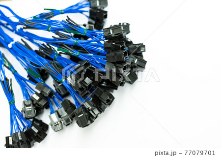 【電線加工】コネクタを取り付けた電線【工業】 【電線加工】コネクタを取り付けた電線【工業】 77079701