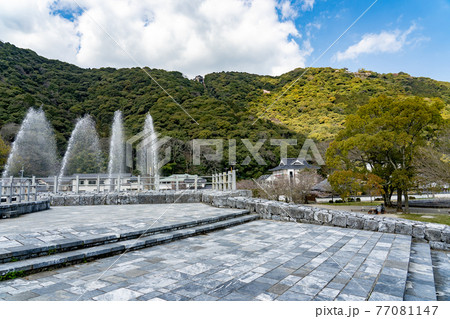 山口県岩国市 春の吉香公園内の噴水 山口県岩国市 春の吉香公園内の噴水 77081147