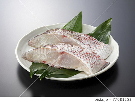真鯛の切り身 77081252