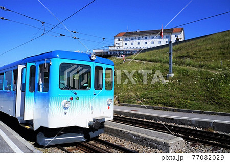 リギクルム駅と登山電車(スイス) リギクルム駅と登山電車(スイス) 77082029