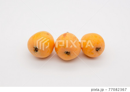 大きな贈答用のビワ 三個 大きな贈答用のビワ 三個 77082367