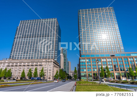 日本の東京都市景観 「馬場先門」交差点前のオフィスビルなどを望む 日本の東京都市景観 「馬場先門」交差点前のオフィスビルなどを望む 77082551