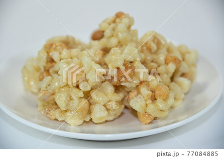 ピーナツ入りポン菓子 77084885