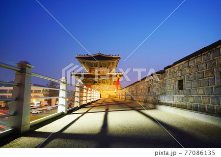 夜景 世界文化遺産 韓国の写真素材