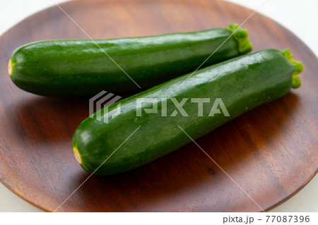 野菜　ズッキーニ 77087396