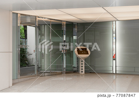 マンションのエントランス マンションのエントランス 77087847