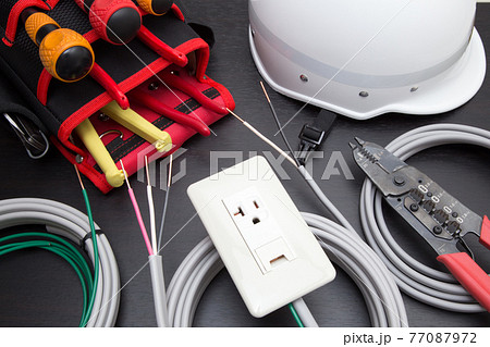 電気工事イメージ　電気工事用工具と材料 77087972