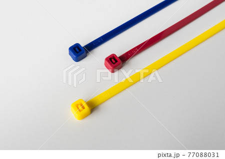 カラフルなナイロンクランプ　タイラップ 77088031
