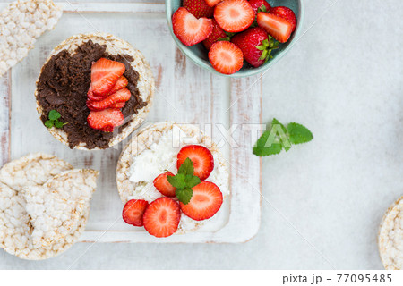 Healthy Snack from Rice Cakes with Hazelnut Spread, Ricotta Chee 77095485