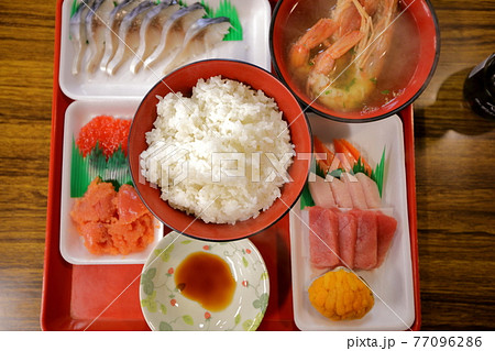 陸奥湊市場の朝ごはん 陸奥湊市場の朝ごはん 77096286