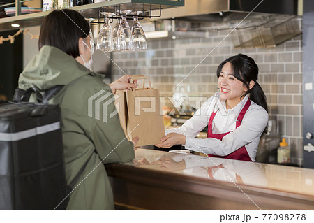 飲食店 デリバリー 配達員 77098278