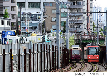 （都市風景）道路工事と路面電車の並走 東京都豊島区［千登世橋］ 77098394