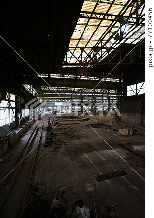 廃墟　廃工場　構内　工場跡　廃プラント 77100456