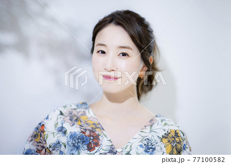 女性 朝 ビューティー 女性 朝 ビューティー 77100582