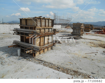 MALACCA, MALAYSIA -SEPTEMBER 19, 2016: Column timber form work and reinforcement bar at the construction site in Malacca, Malaysia. The structure supported by temporary wood support 77100682