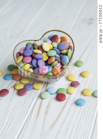 Bowl with multicolored dragee candie Bowl with multicolored dragee candie 77100912