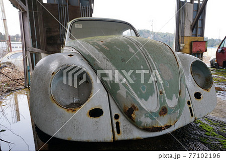 廃墟 廃車 草ヒロ 廃車体 草むらのヒーロー レトロカ― クラシックカー