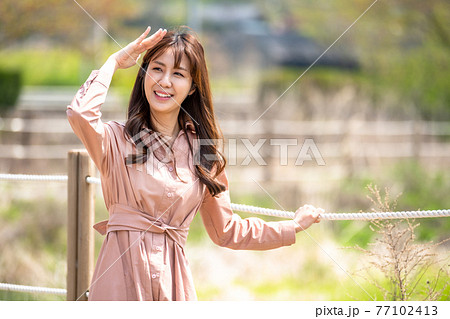 女性 女 女の子 77102413