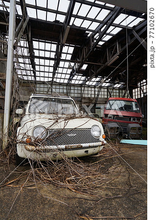 廃墟 廃車 草ヒロ 廃車体 草むらのヒーロー レトロカ