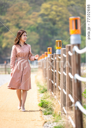 女性 女 女の子 77102686