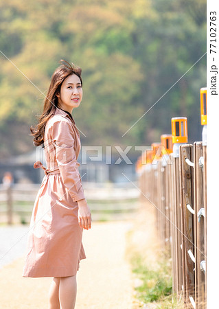 女性 女 女の子 77102763