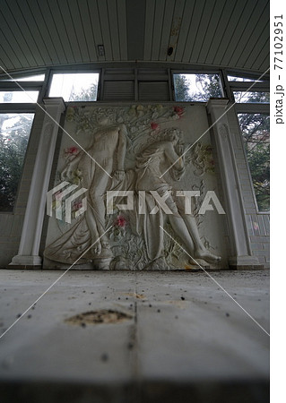 廃墟　大浴場　廃ホテル ホテル 廃旅館旅館 温泉旅館 宿泊施設 廃宿泊施設 77102951