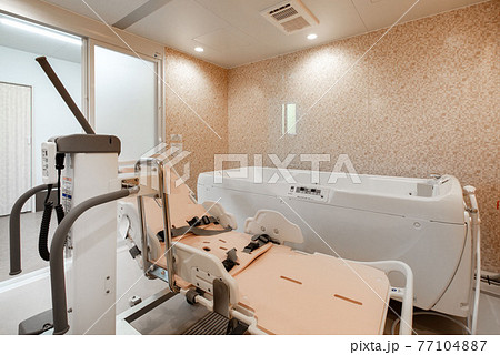 介護用施設のバスルーム 77104887