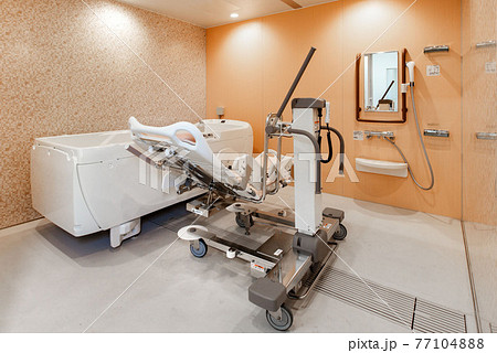 介護用施設のバスルーム 77104888