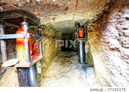 住宅の地盤沈下によるジャッキアップ 77105276