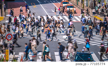 日本の東京都市景観 まん延防止下。まったく効果無し。脅威の人出＝4月19日、渋谷 77105774