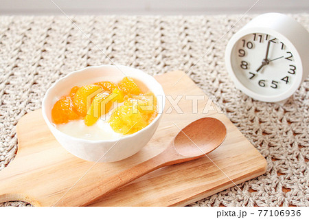 ヨーグルトで始まる朝 ヨーグルトで始まる朝 77106936