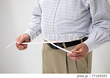 シニア男性　メタボ　ダイエット 77109365