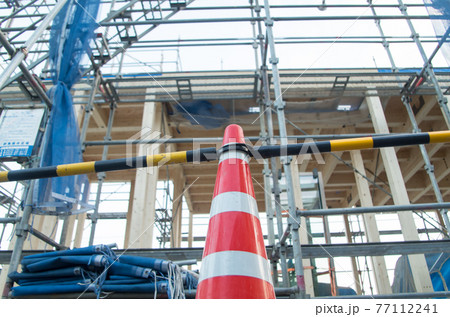 建設現場　足場 77112241