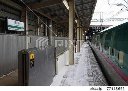 東北新幹線　新花巻駅ホームにて 77113625