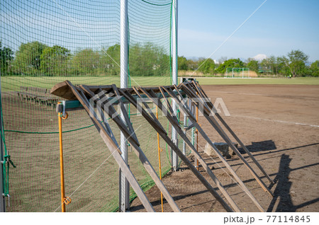 多摩川緑地野球場の整備道具レーキ 77114845
